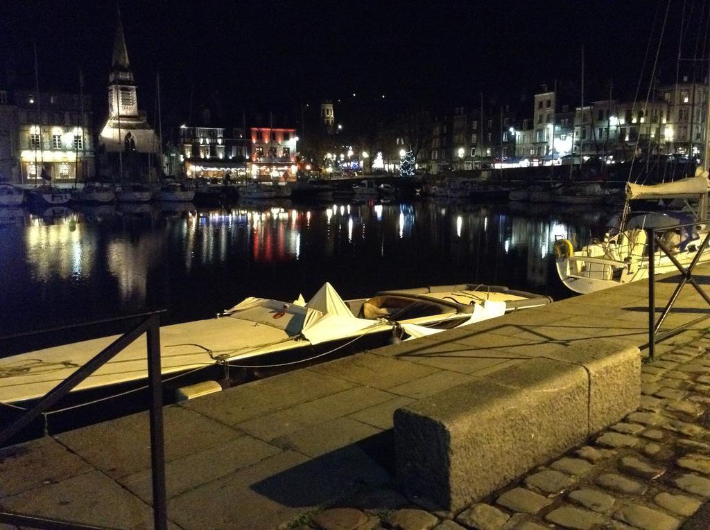 Chambre Le Nid Du Phare Avec Jacuzzi Honfleur Rum bild